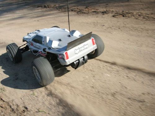 1/10 2WD - RTR E-FIRESTORM 10T FLUX (кузов DSX-2 TRUCK) Б/К система фото 2