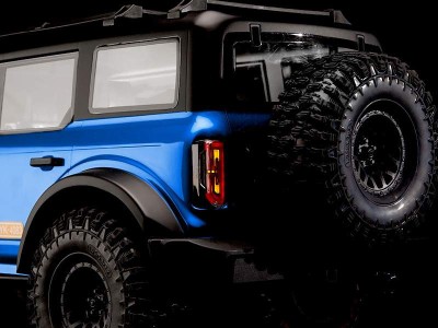 Трофи модель Yikong 4083 V3 1/8 crawler Bronco (Sky Blue) RTR